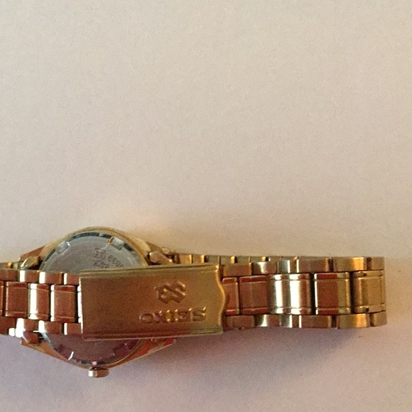 Vintage Mickey Mouse Seiko Watch - Picture 5 of 7